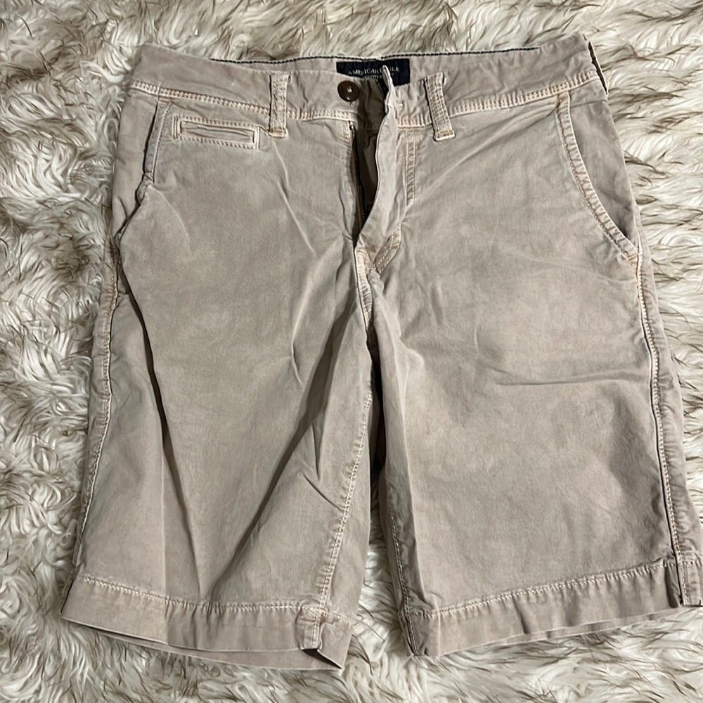 American Eagle Men’s khaki shorts